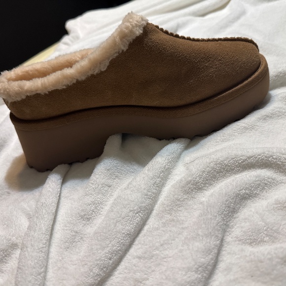 Ugg shoes - Picture 3 of 3